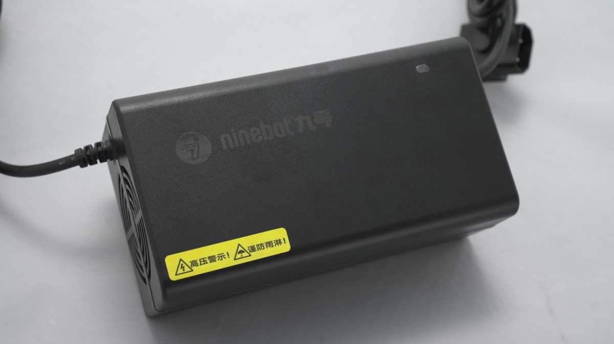 九号电动车充电器